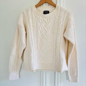 Abercrombie & Fitch Ivory Thick Cable Knit Sweater Size Medium